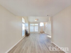 305 Meandering Way in Glenn Heights, TX - Foto de edificio - Building Photo