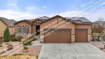 7215 Rim Bluff Ln in Colorado Springs, CO - Building Photo