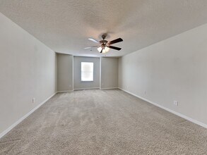 7503 Aloma Pines Ct in Winter Park, FL - Foto de edificio - Building Photo