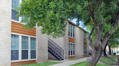 Hilltop Oaks Apartments in San Antonio, TX - Foto de edificio - Building Photo