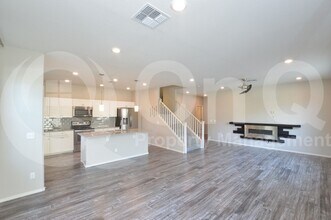 214 E Bluejay Dr in Chandler, AZ - Foto de edificio - Building Photo