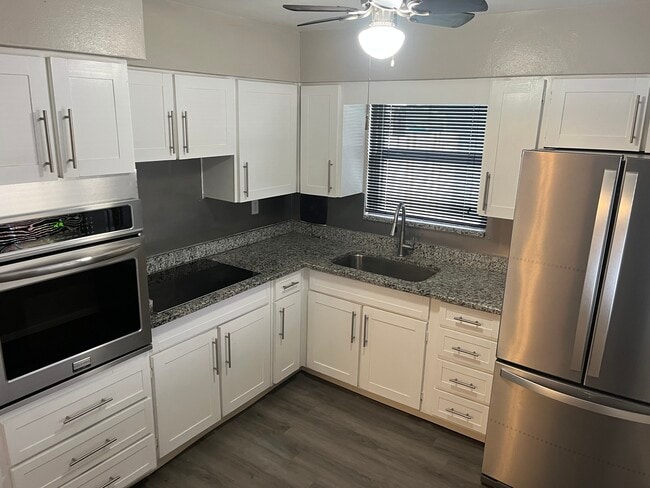 1917 Ridgewood Dr in Clearwater, FL - Building Photo - Building Photo