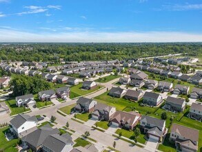 41196 Dortmund Dr in Clinton Township, MI - Foto de edificio - Building Photo