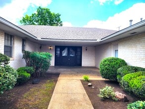 2224 NW 49th St in Oklahoma City, OK - Building Photo - Building Photo