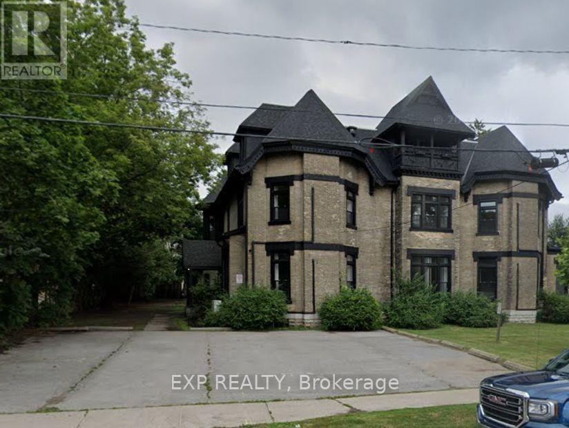 202 Green St in Cobourg, ON - Building Photo