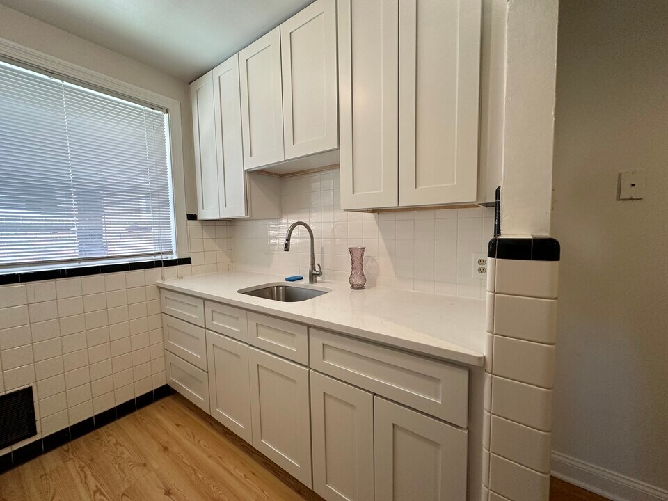 6372 Sutherland Ave, Unit 1E in St. Louis, MO - Building Photo