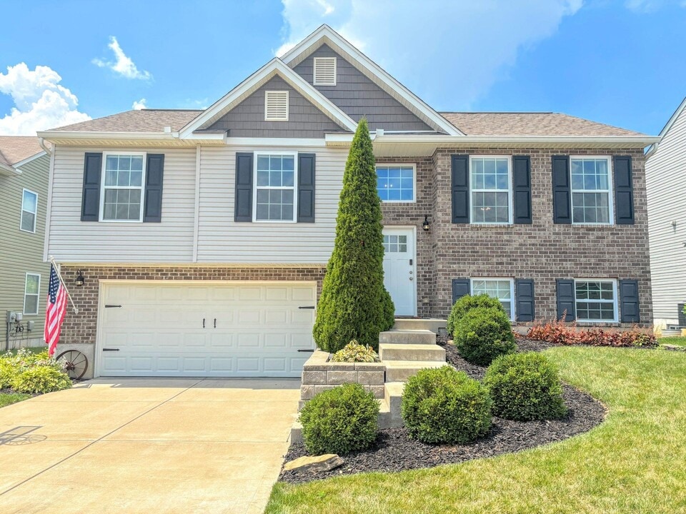 226 Veneto Dr in Walton, KY - Building Photo