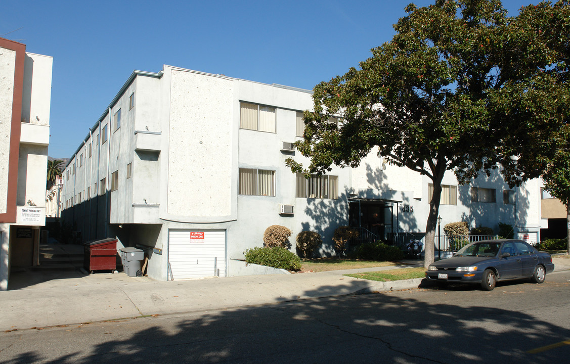 435 West Dryden Street in Glendale, CA - Building Photo