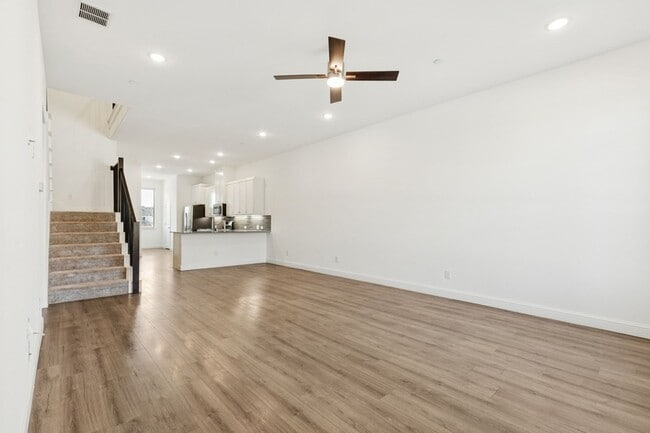 7143 Buchanan Dr in Grand Prairie, TX - Foto de edificio - Building Photo