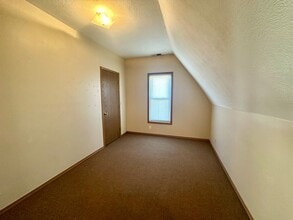 437 W Jackson St in Marshfield, MO - Building Photo - Building Photo