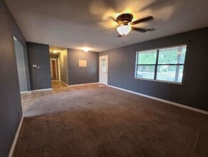 112 Broadmoor Dr in Fredericksburg, TX - Building Photo - Building Photo