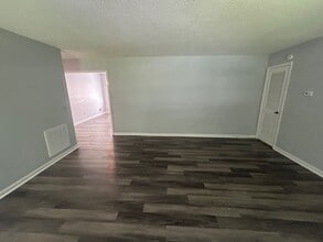 715 Montague Rd in Columbia, SC - Foto de edificio - Building Photo