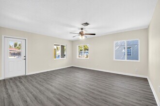 857 W 3rd St in West Palm Beach, FL - Building Photo - Building Photo