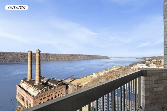 1 Glenwood Ave in Yonkers, NY - Building Photo - Building Photo