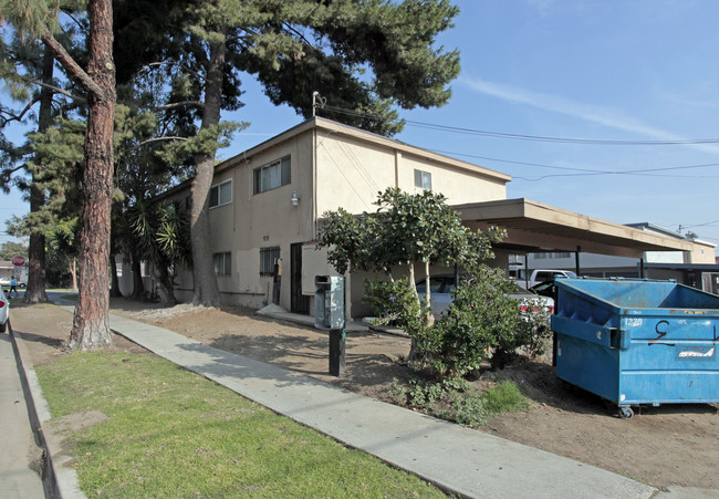 10392 Lampson Ave in Garden Grove, CA - Building Photo - Building Photo