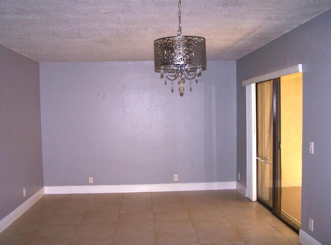 1447 Lake Crystal Dr, Unit A in West Palm Beach, FL - Building Photo - Building Photo