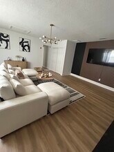 7274 Abraham Ct in Newport News, VA - Foto de edificio - Building Photo