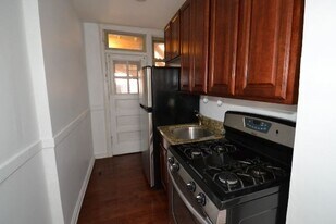 528 W Surf St, Unit A00W in Chicago, IL - Building Photo