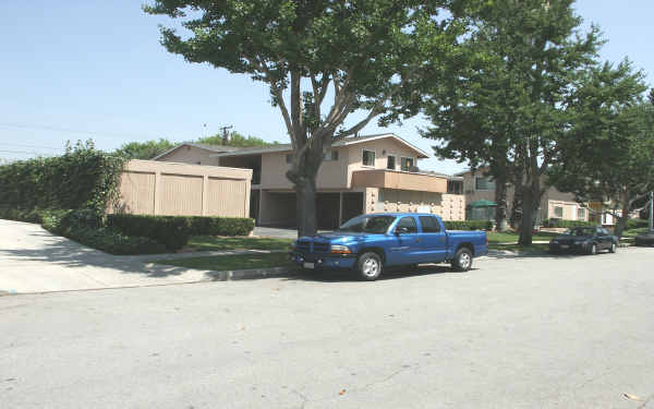 Del Rey Apartments in Covina, CA - Foto de edificio - Building Photo