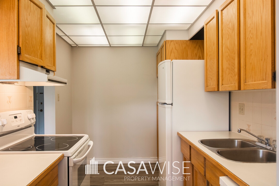 8149-8149 111 St NW in Edmonton, AB - Building Photo
