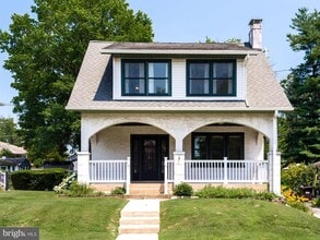 25 Manor Rd in Paoli, PA - Building Photo - Building Photo