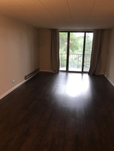 75 Kristin Cir-Unit -303 in Schaumburg, IL - Building Photo - Building Photo