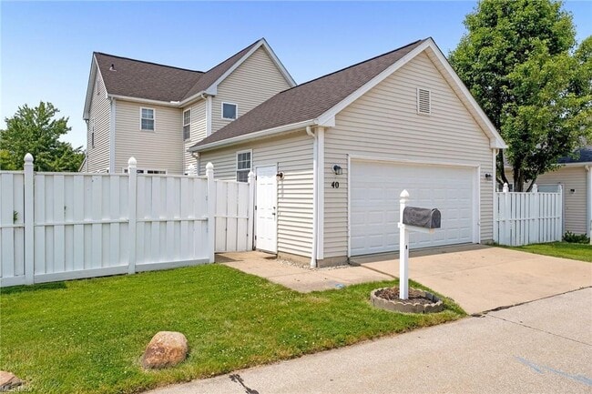 1150 Chapman Ln in Medina, OH - Building Photo - Building Photo
