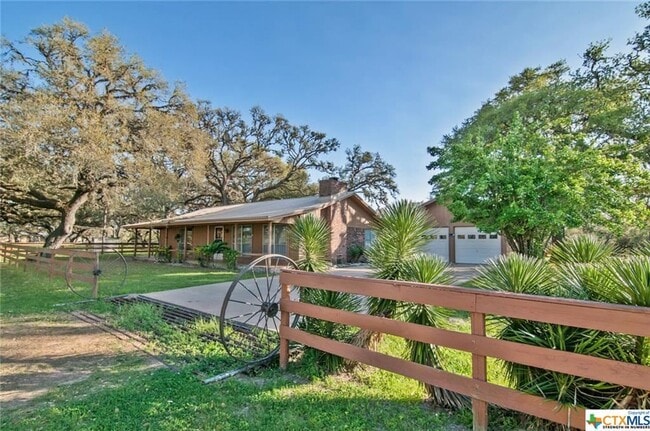 property at 9884 FM 822