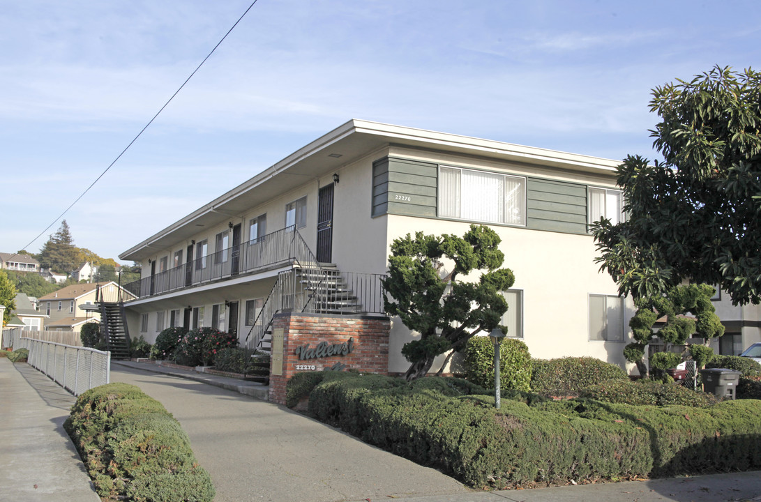 Valientoi Manor in Hayward, CA - Foto de edificio