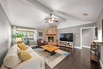 21314 4 Oaks Dr in Houston, TX - Building Photo - Building Photo