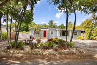 5960 SW 46th Terrace in Miami, FL - Building Photo - Building Photo