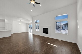 2541 N Fall Breeze Wy in Lehi, UT - Foto de edificio - Building Photo