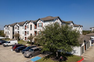 Stonebridge at City Park in Houston, TX - Building Photo - Building Photo