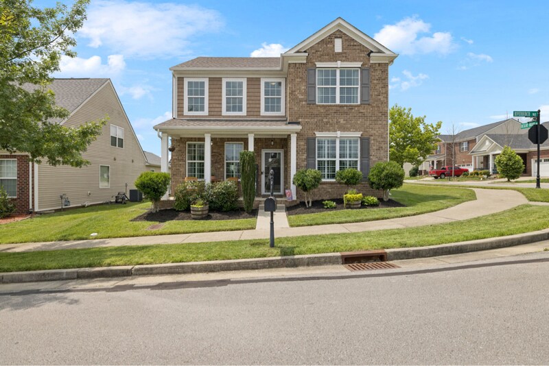1300 Riverbirch Way in Nashville, TN - Building Photo