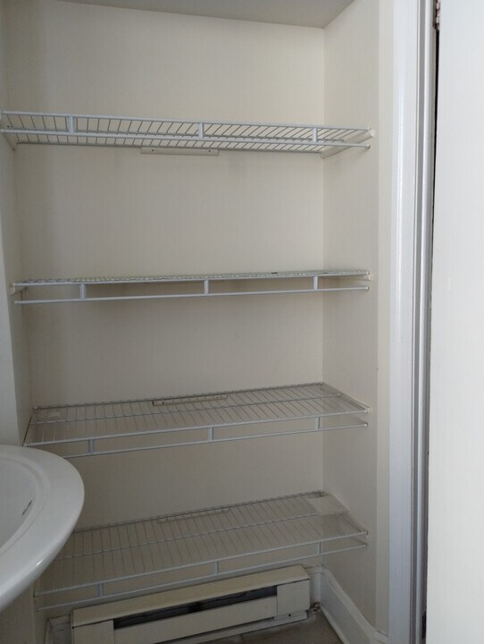 1843 N Leithgow St, Unit 3 Photo