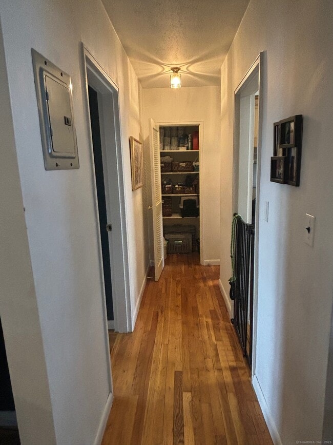 242 Glenbrook Rd in Stamford, CT - Building Photo - Building Photo
