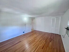 40 Mettler St in Woodbridge, CT - Building Photo - Building Photo