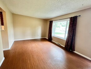 Adorable 3 bed 1 bath home in Fort Collins! in Fort Collins, CO - Building Photo - Building Photo