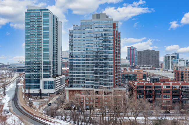 Prairie Pointe in Chicago, IL - Building Photo - Building Photo