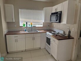 1942 Buchanan St in Hollywood, FL - Building Photo