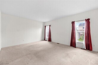126 Granite Ct in Berea, OH - Building Photo - Building Photo