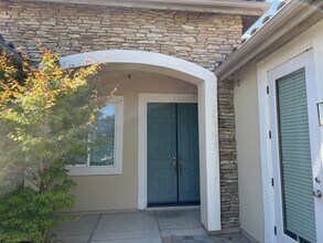 4902 Hartnett Ct in Bakersfield, CA - Building Photo - Building Photo