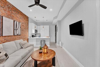 120 Christopher St in New York, NY - Building Photo - Building Photo