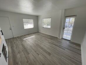 323 Washington Ave, Unit 7 in Miami Beach, FL - Building Photo - Building Photo