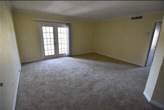 305 Wymore Rd in Altamonte Springs, FL - Foto de edificio - Building Photo