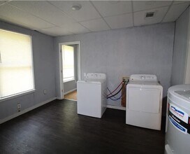 223 N Edgewood Dr in Statesboro, GA - Building Photo - Building Photo