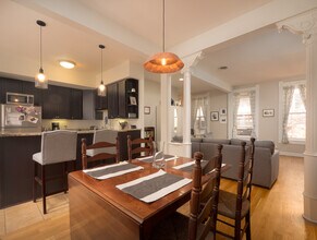 2037 W Iowa St, Unit 2CH in Chicago, IL - Building Photo - Building Photo