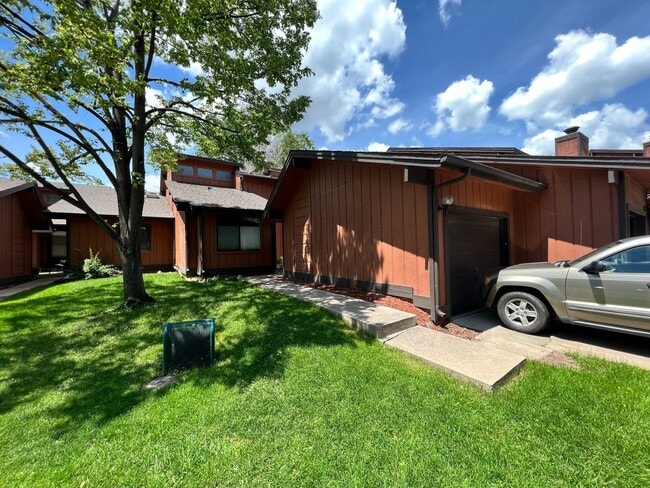 1935 Waters Edge St