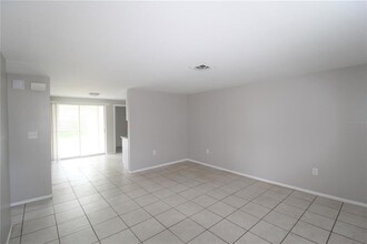 562 Briarwood Rd in Venice, FL - Foto de edificio - Building Photo