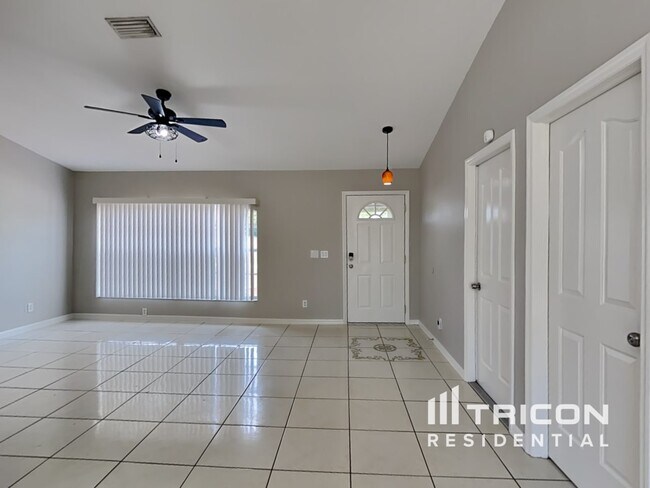 3196 Circleville St in North Port, FL - Building Photo - Building Photo